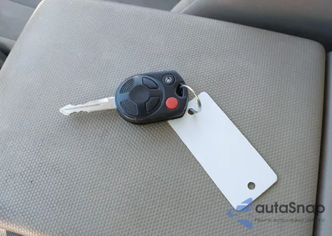 2010 Ford Escape Xlt z USA, uszkodzony, nr VIN 1FMCU0D72AKC41813